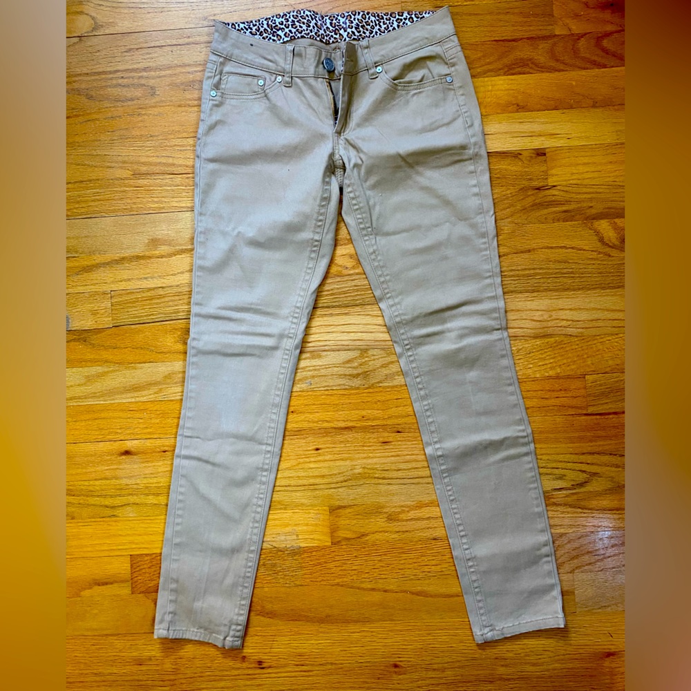 Skinny low rise tight khaki pants